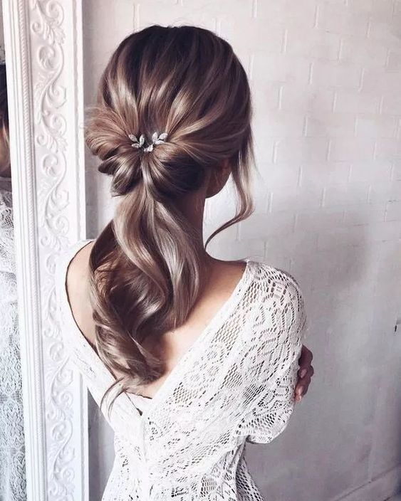 Elegant hairstyle idea for winter holiday