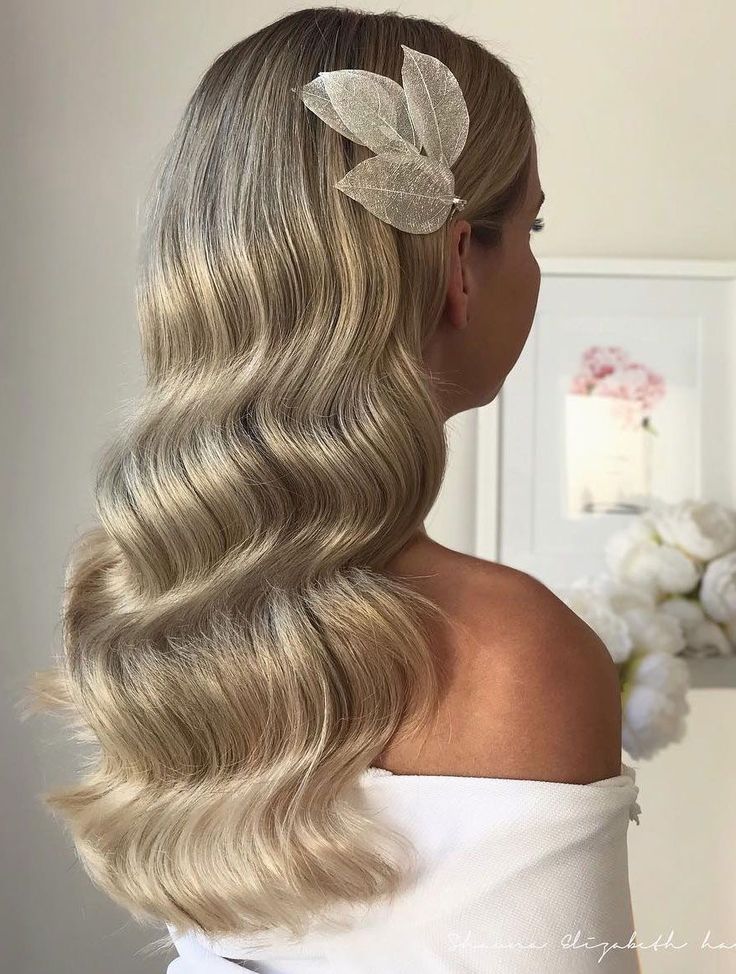 Wavy blonde hair for party