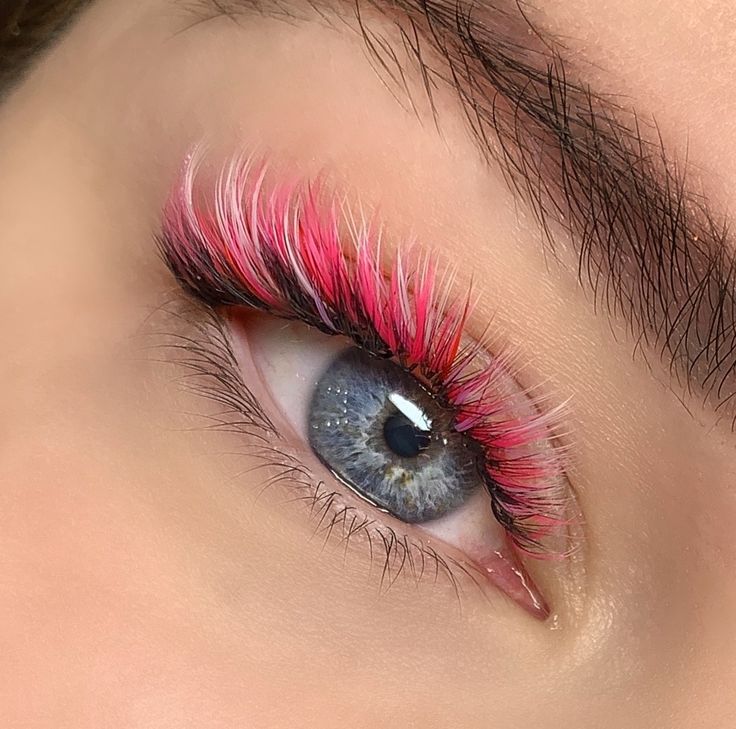 Pink and white 3D eyelashes