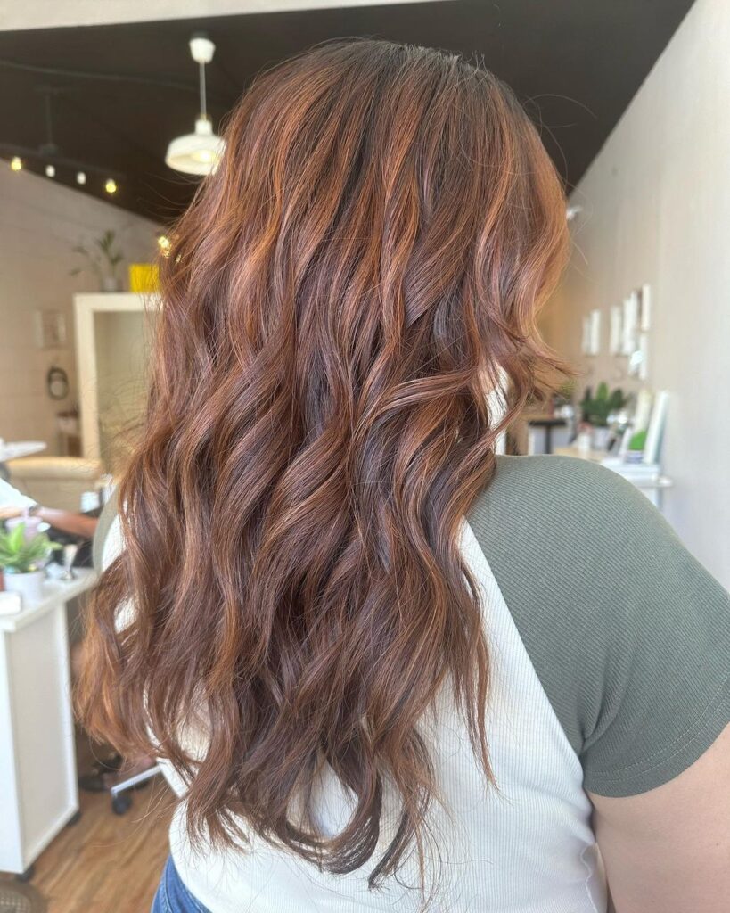 Cinnamon swirl fall hair color trend