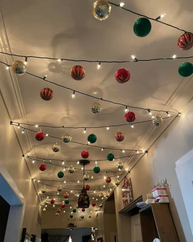 Christmas decorations for salons ceiling globes