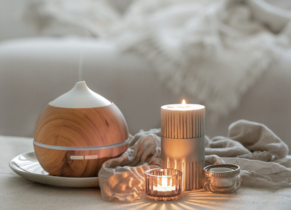 Natural scent diffuser for therapy