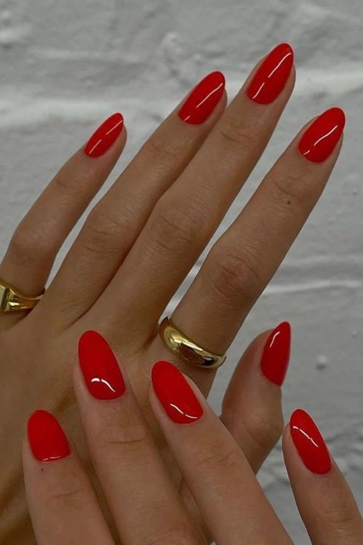 Elegant red nails