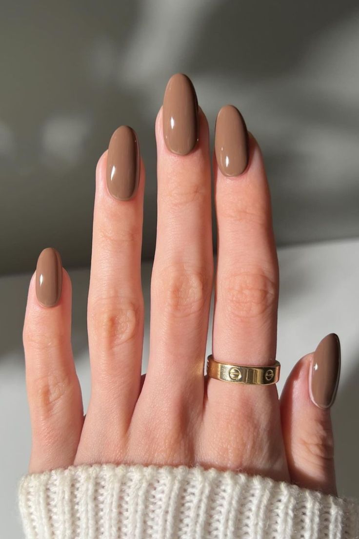 Mocha mousse nail style